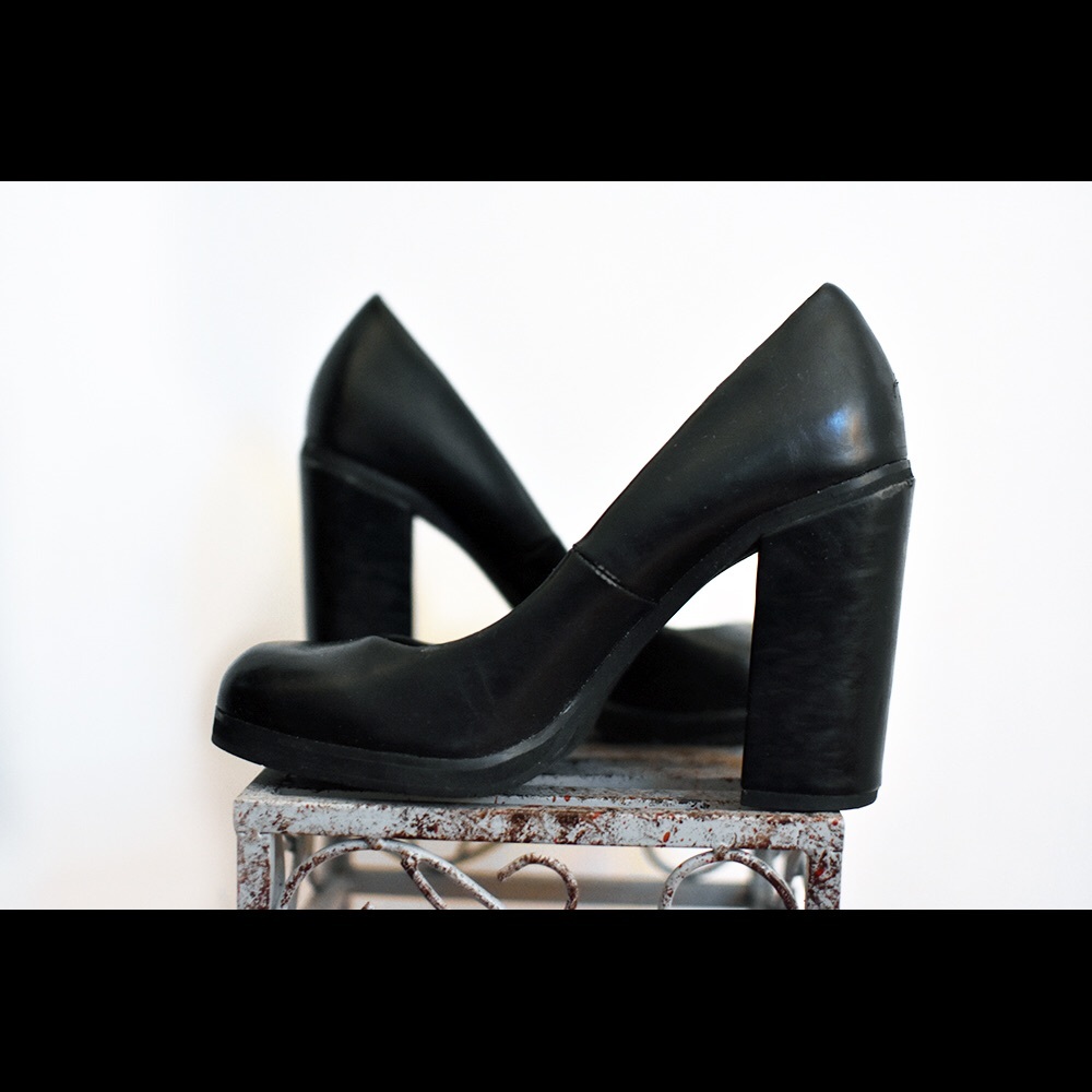 Vegan Black Round Toe Pumps